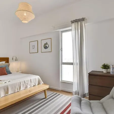 Apartment Well-design 1 Bedroom In Encarnacao Lissabon