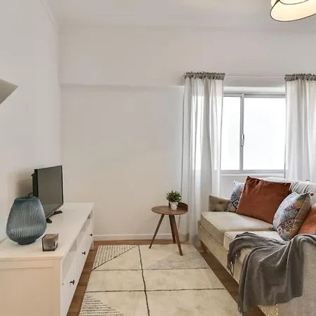 Well-design 1 Bedroom In Encarnacao Lisboa